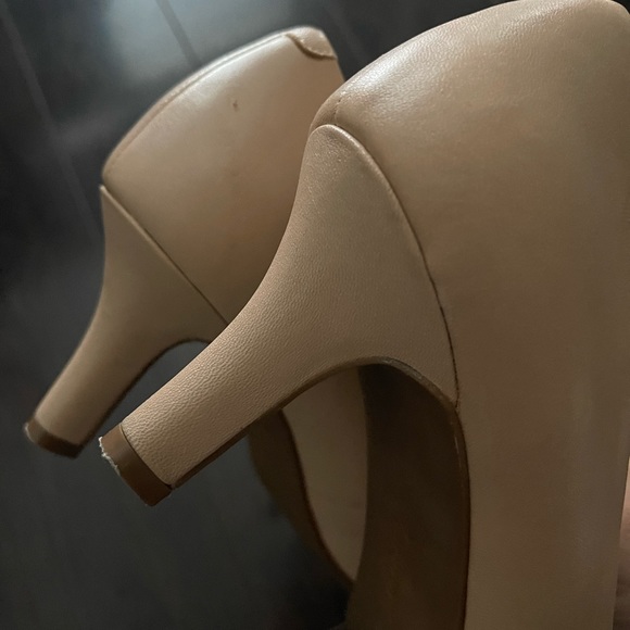 Heels - Picture 5 of 9